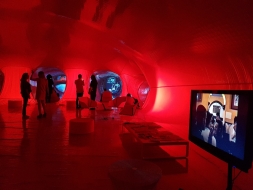 EL VIDEOARTE, HUELLA DE LA MEMORIA LGTBQ  EN LAS NAVES DE MATADERO.