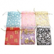 Las bolsas organzas son deseables para poner los regalos pequeños