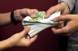 Para resolver sus problemas financieras de dinero 
