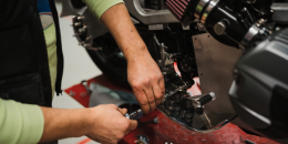 La fabricación de piezas de carbono para moto: rendimiento y ligereza en cada componente
