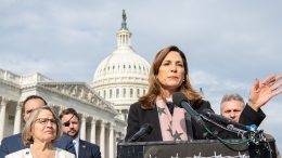María Elvira Salazar defiende a inmigrantes trabajadores: 