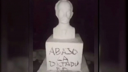 Carteles contra la dictadura aparecen en La Habana
