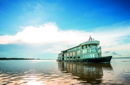 OLI equipa los baños del barco-hotel Amazon Discovery