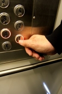 Obligaciones de una empresa de montaje de ascensores