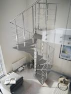 Escaleras metálicas para casa: solución funcional para espacios modernos