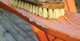 Puesta a punto de primavera: Limpieza fácil y rápida de los muebles de exterior de Polywood