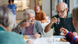 Apoyo y cuidado para mayores que viven solos