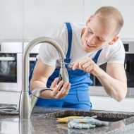 Cómo cambiar un grifo de cocina