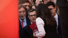 El ministro de la Presidencia, Bolaños se intenta colar. 