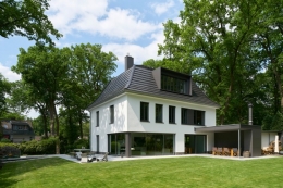 Casa familiar renovada en Bergisch Gladbach (Alemania):  Enfoque creativo, implementación consistente