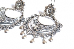 Joyas artesanales entre bastidores