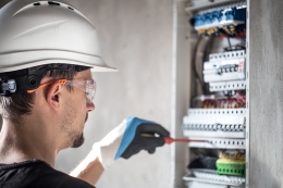 ¿Qué herramientas debe poseer un electricista profesional?