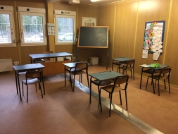 Inauguración de la primera escuela 