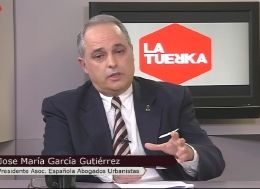 Jóvenes que aprenden Urbanismo en la Asociación Española de Abogados Urbanistas.