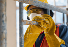 Cómo alargar la vida útil de los guantes de seguridad con un mantenimiento adecuado