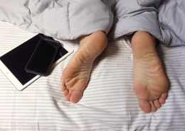 Tres de cada cuatro españoles no duermen lo suficiente por culpa de las pantallas y el estrés