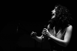 Natalia Calderón inaugura el ciclo musical Conciertos nocturnos... Ellas cantan 