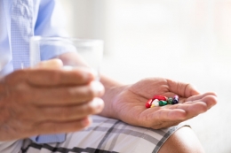 La epidemia de drogas ocultas entre las personas mayores 