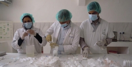 Acofarma colabora en la elaboración de medicamentos esenciales en los campamentos de refugiados saharauis