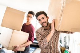 Mudanzas en Alicante: la gran diferencia entre hacerlo con amigos o con profesionales