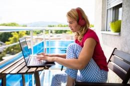 Mudanzas y teletrabajo: cómo adaptar tu hogar en Alicante de manera eficiente