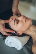 Revitaliza tu piel con una limpieza facial profunda en Sevilla