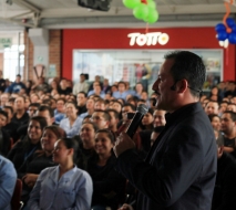 Un conferencista motivacional corporativo realmente puede hacer la diferencia en tu vida o en tus negocios con hipnosis?