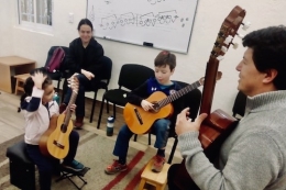 Academias preferidas para aprender a tocar la guitarra en Uruguay