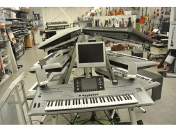 FOR SALE:  Yamaha Tyros 5 Workstation Keyboard