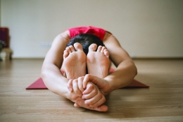 ¿Quieres hacer yoga en casa? visita tuclasedeyoga.es